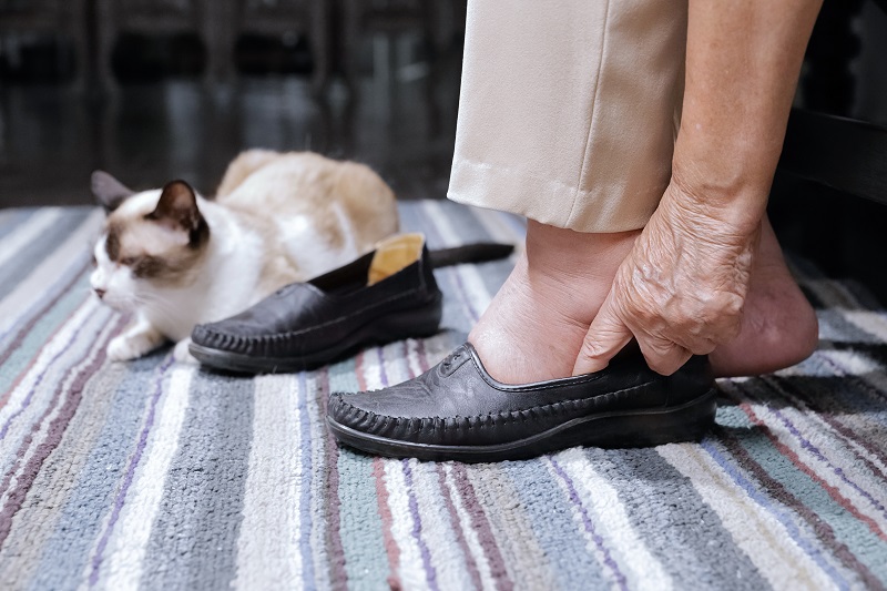 shoes for elderly women